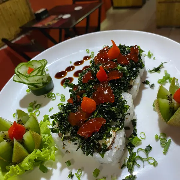 Uramaki Salmão Grelhado c/ Couve 8 unidades